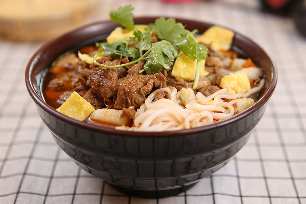 #5 house noodle soup 哨子面  <img title='Spicy & Hot' align='absmiddle' src='/css/spicy.png' /> <img title='Spicy & Hot' align='absmiddle' src='/css/spicy.png' />